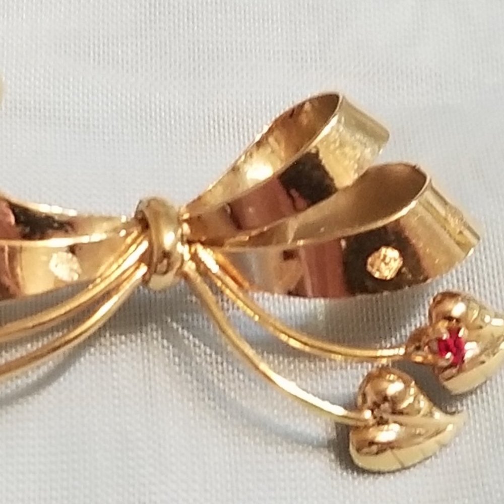 Vintage 18k Gold Brooch, Bow with Ruby